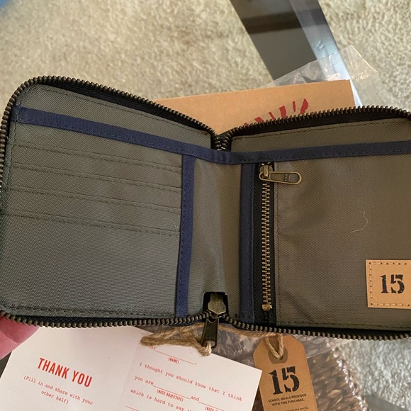 NWT FEEDprojects wallet zippered with multiple slots for cards cash - Picture 4 of 6